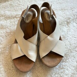 Clarks Artisan Annadel Eirwyn Wedge‎ Sandal. 9 M White Leather